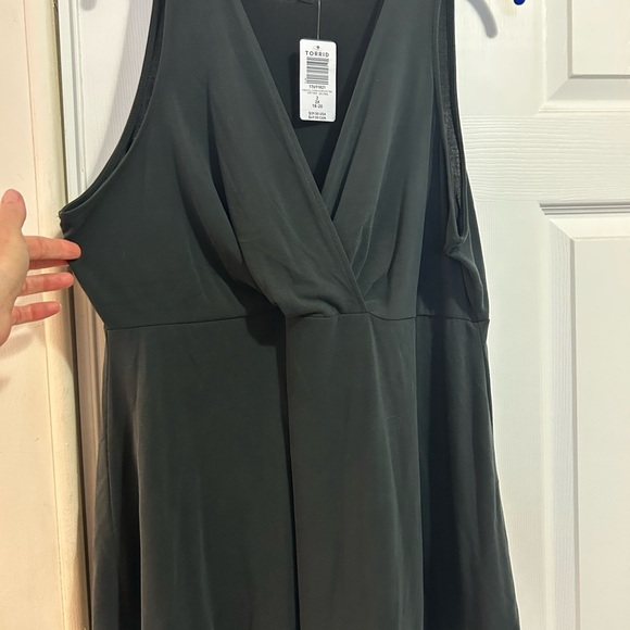 Torrid Surplice Tank - Cupro Black SZ 2X NWT - Picture 4 of 9